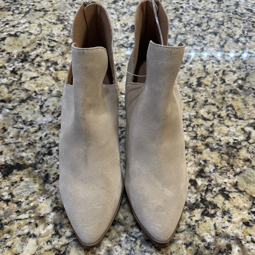 Blondo Ankle Booties - Soft Beige Suede new without box